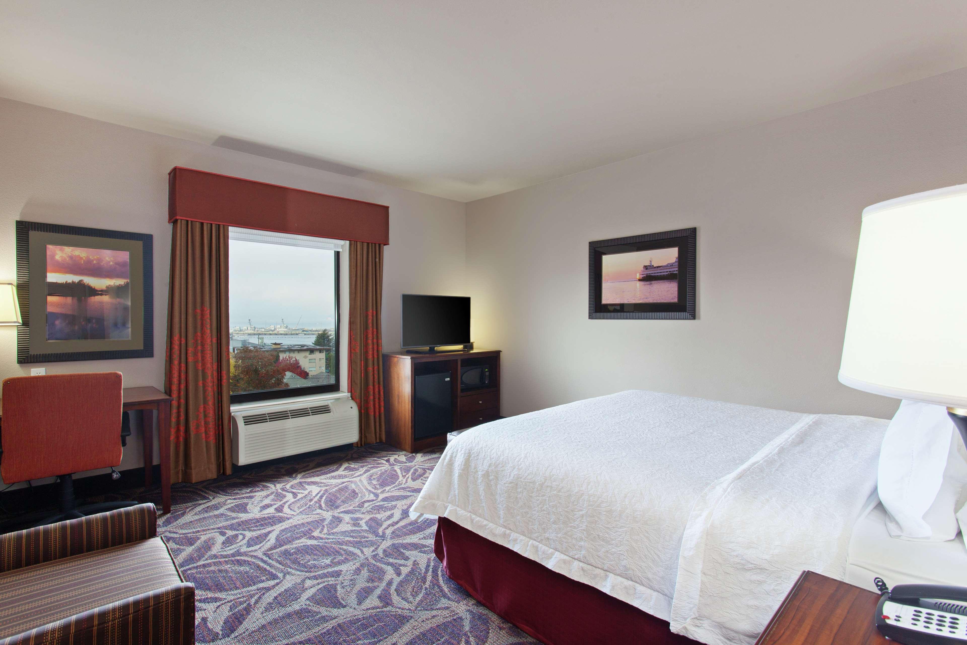 Room, King Bed, Water View, Accessible