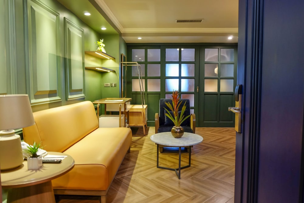 Makati Palace Hotel 38/50