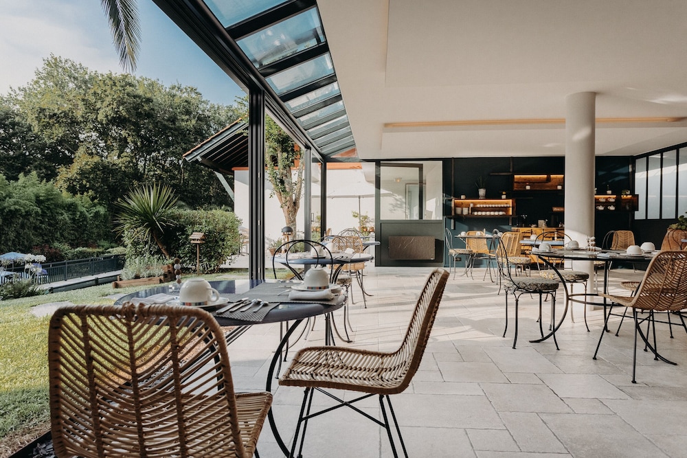RELAIS DU SILENCE LES FRERES IBARBOURE - TABLE ET HOSTELLERIE 36/51