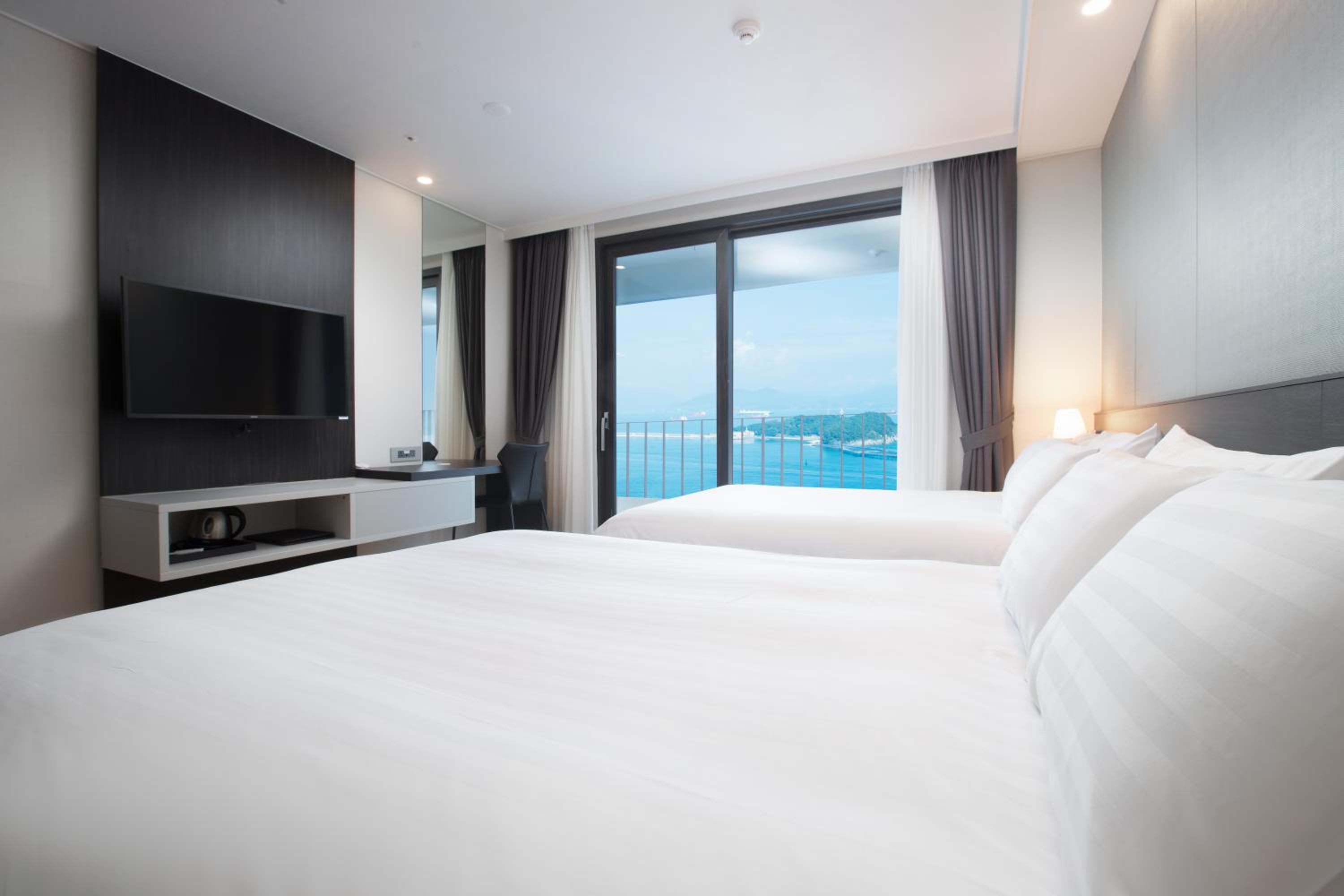 Ocean, Family, Twin Beds, Private Infinity Pool