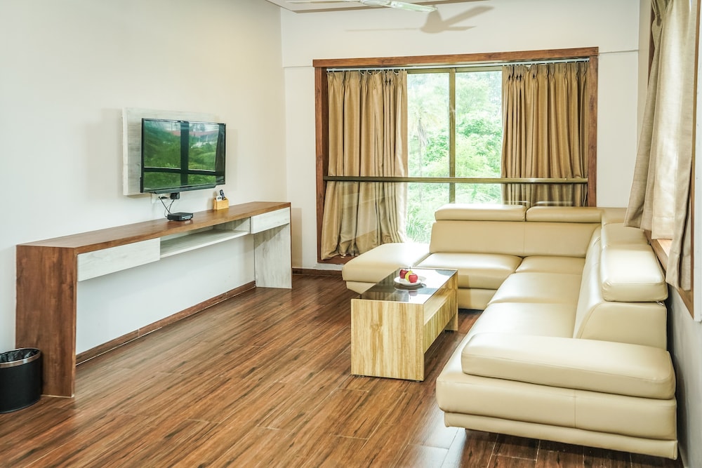 Nest Beacon Hotel Daman 24/33