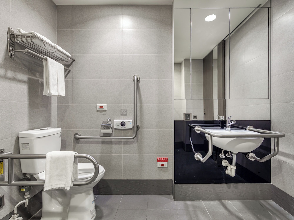 CHECK inn Taipei Xinyi 69/69