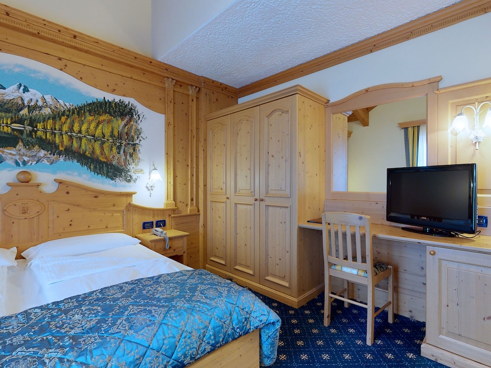 غرفة عائلية بسرير مزدوج وسريرين منفصلين، Hotel Madonna Delle Nevi 4/7