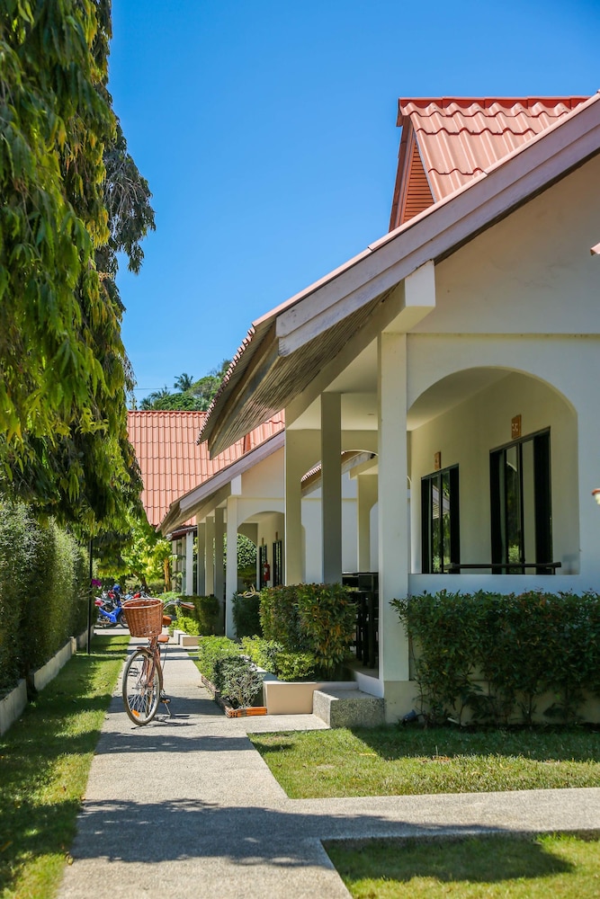 Naiharn Beach Resort 3/70