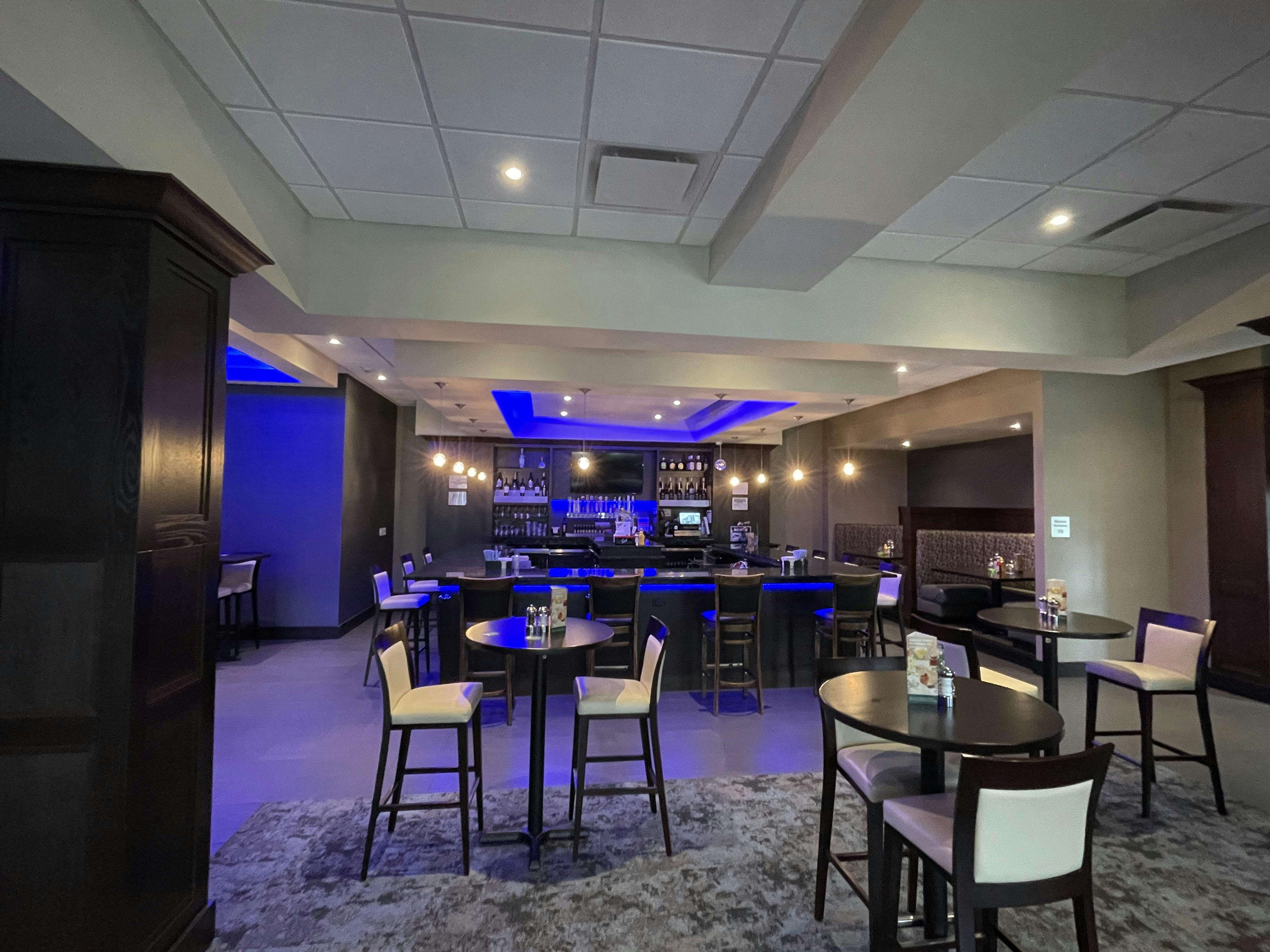 Holiday Inn Hotel Suites Farmington Hills Detroit Nw 33/50