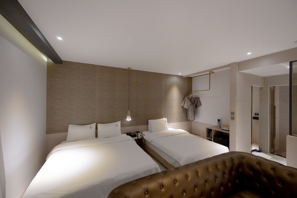 Hound Hotel Seomyeon-Bumcheon 25/50