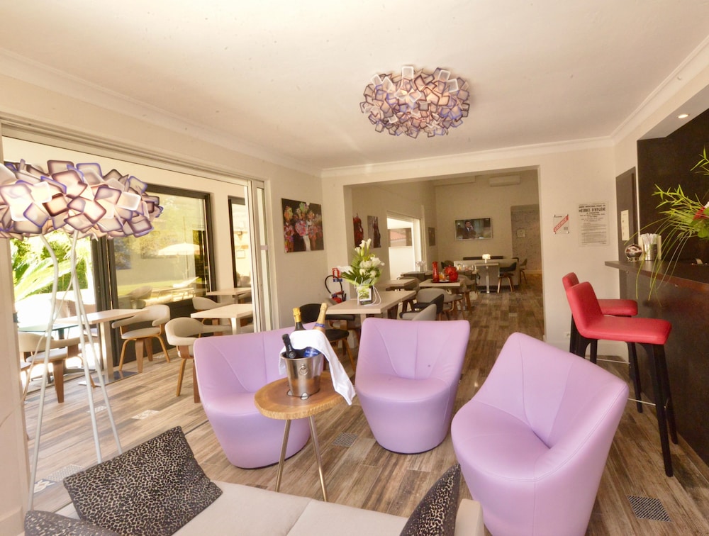 Hotel Le Mas Du Golf 68/77