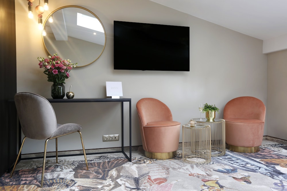 QUEEN BOUTIQUE HOTEL 55/62