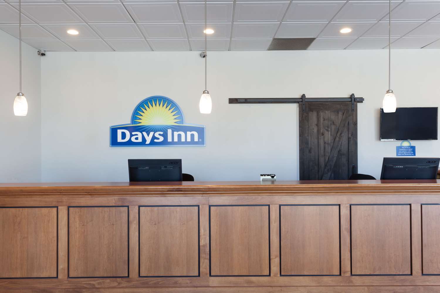 Days Inn Suites By Wyndham Lancaster Amish Country 2/28