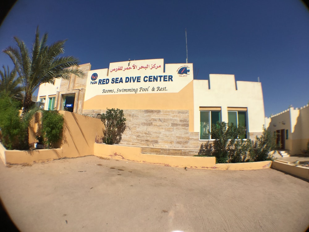 Red Sea Dive Center Hotel and Dive Center 27/29