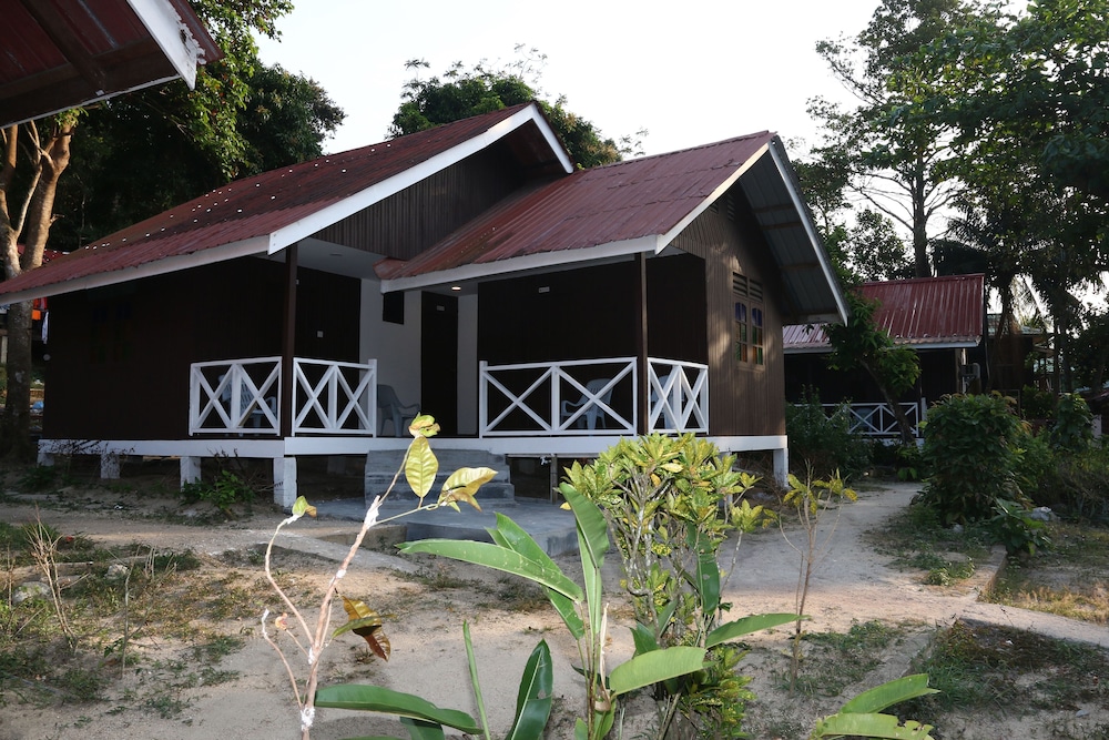 The Barat Perhentian Beach Resort 1/72