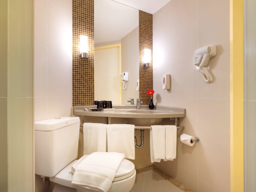 Ibis Bangkok Sathorn 50/50