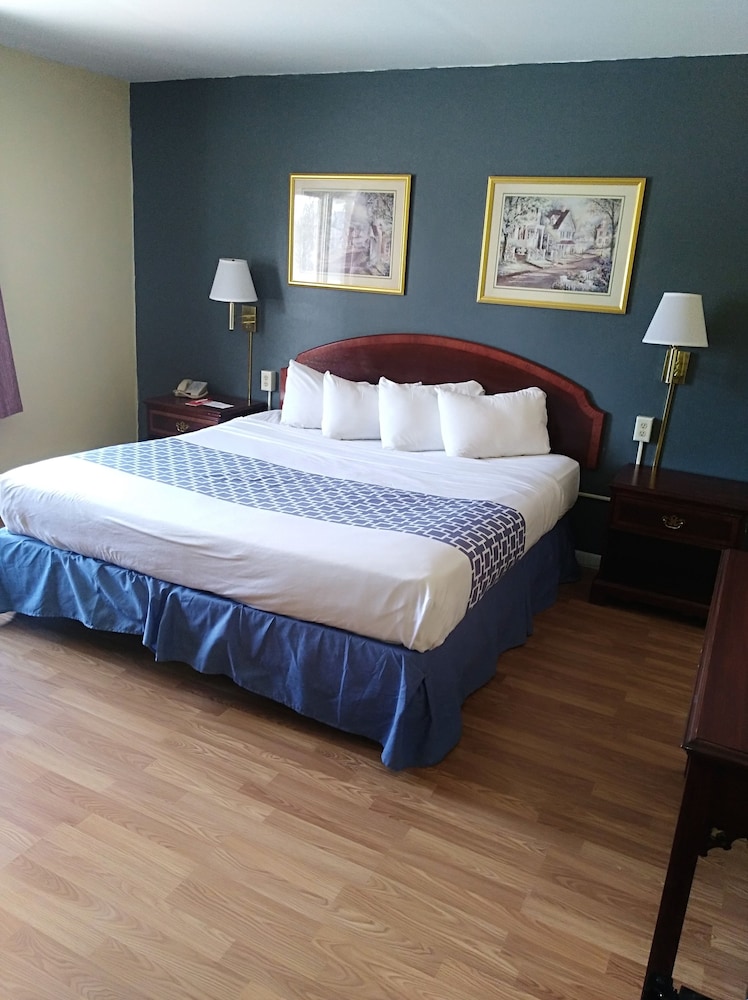 Econo Lodge Hornell 12/41