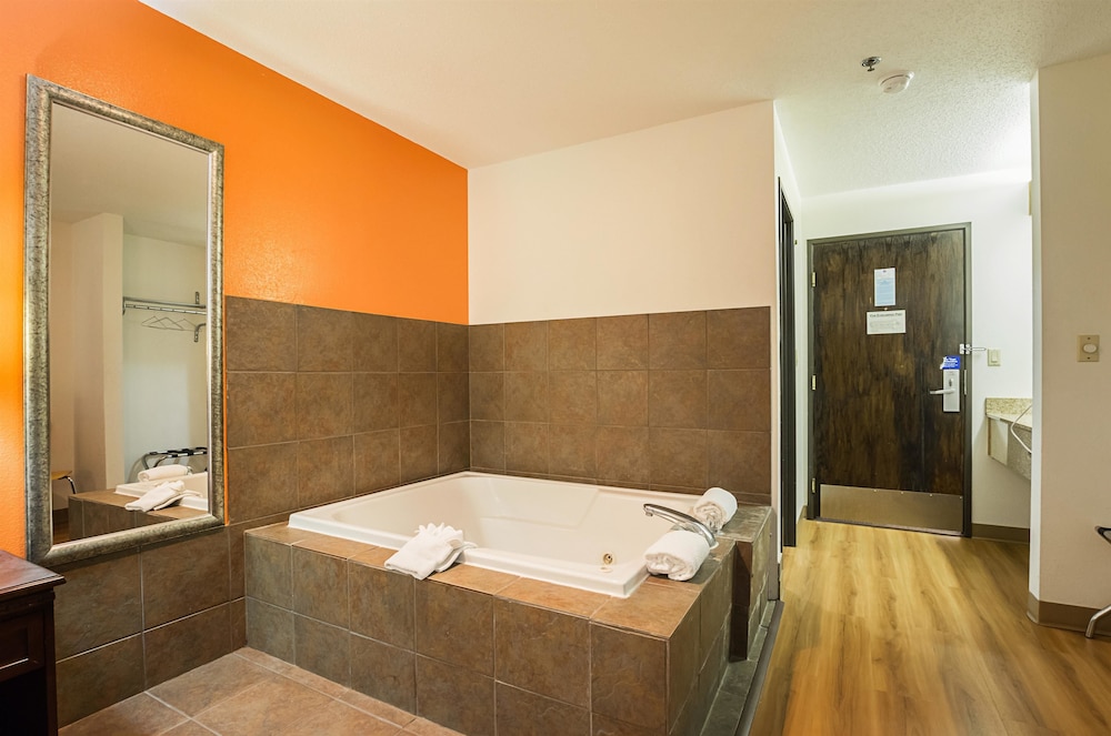 Motel6 Waterloo, IA - Crossroads Mall - Cedar Falls 29/49