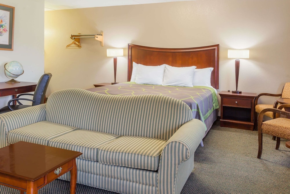 Super 8 By Wyndham Manassas 9/25