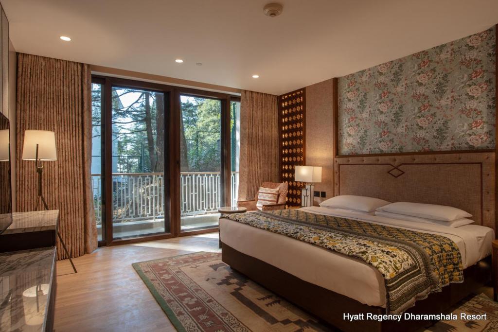 Room, King Bed, Garden View