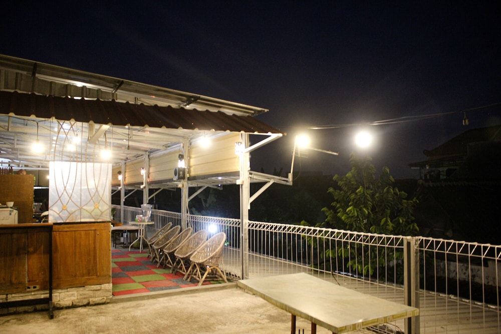 Super OYO Capital O 2258 Santana Syariah Guest House 38/41