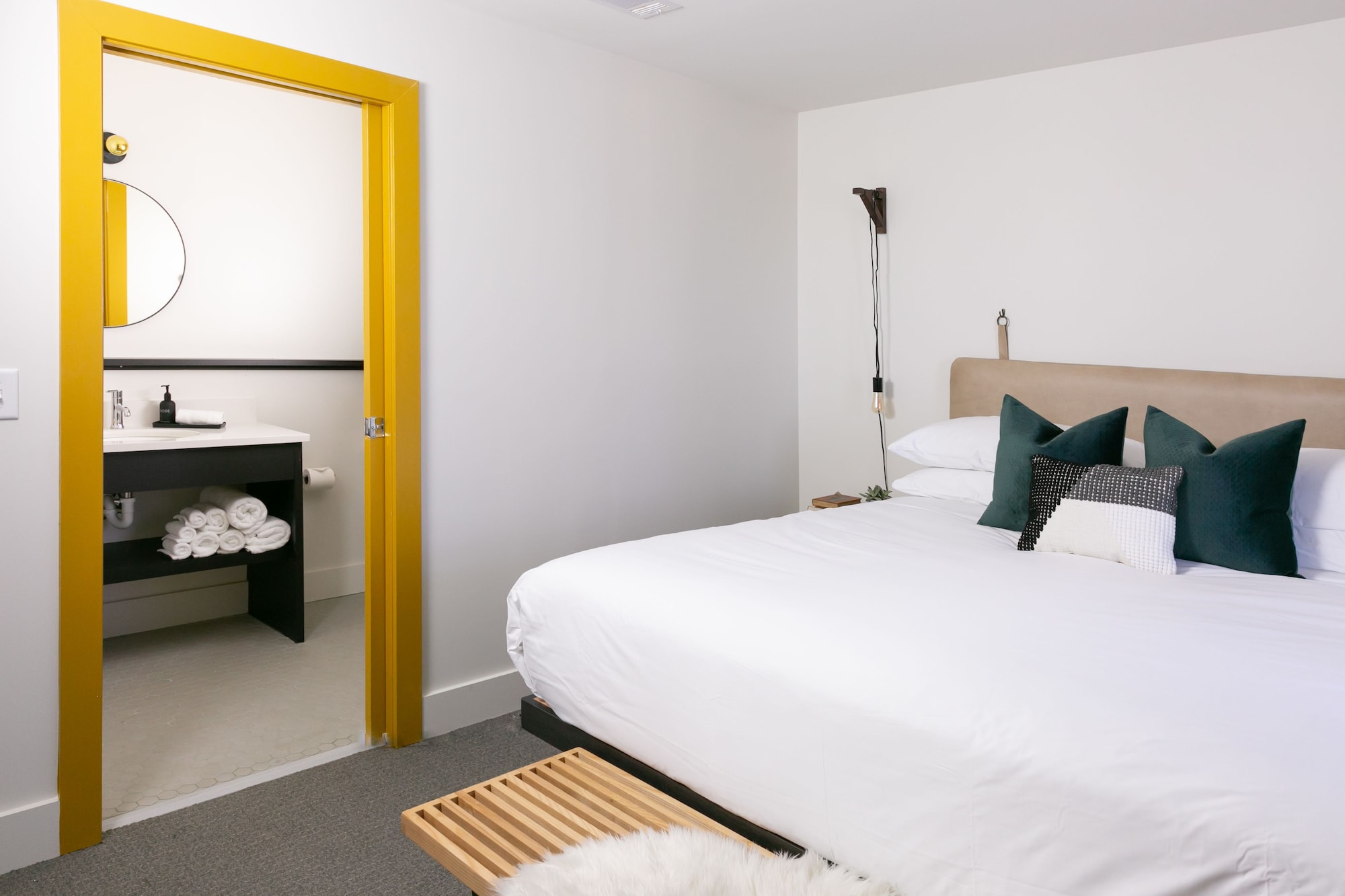 STANDARD, KING BED