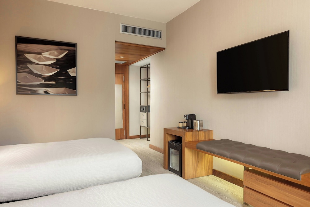 AC Hotel by Marriott Panama City 12/48