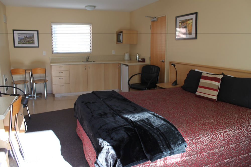 Alhambra Oaks Motor Lodge 21/41