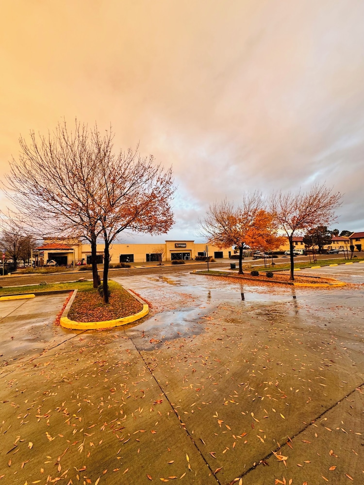 America Inn Suites 44/45
