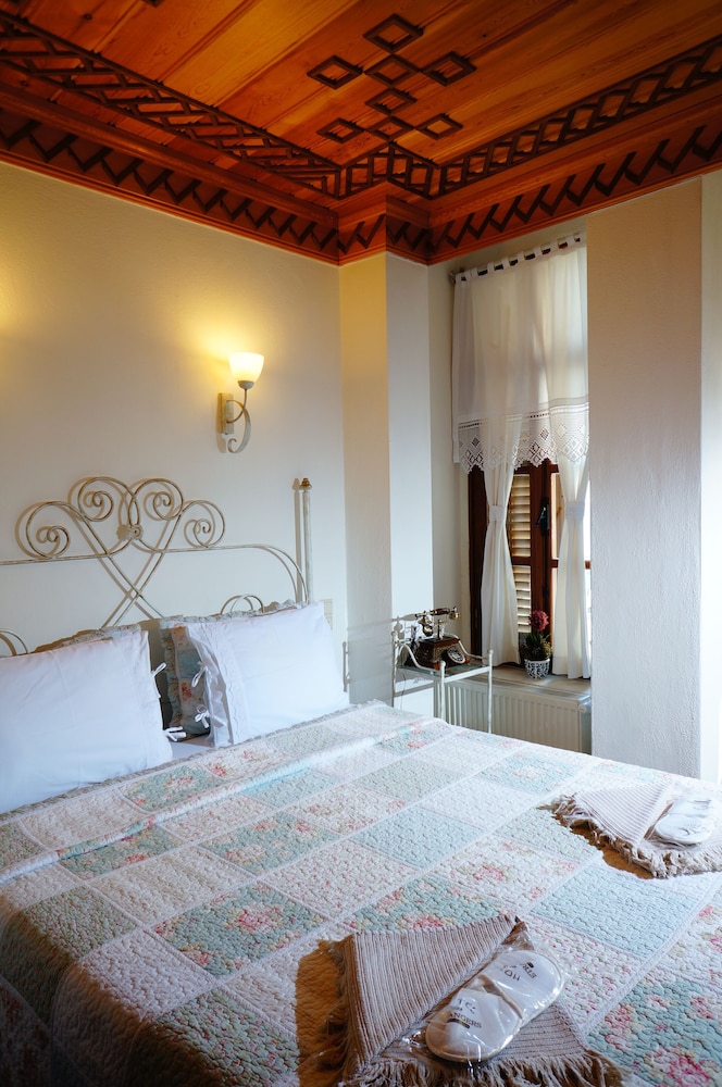 Etrangers Hotel 23/51