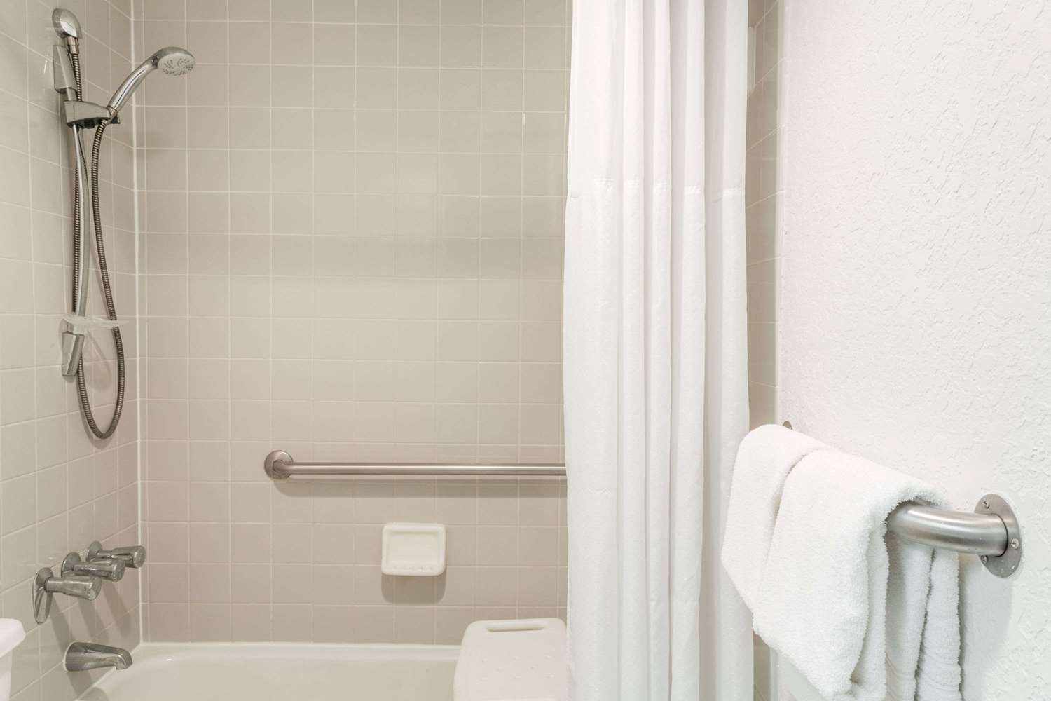 Travelodge By Wyndham Deltona 48/48