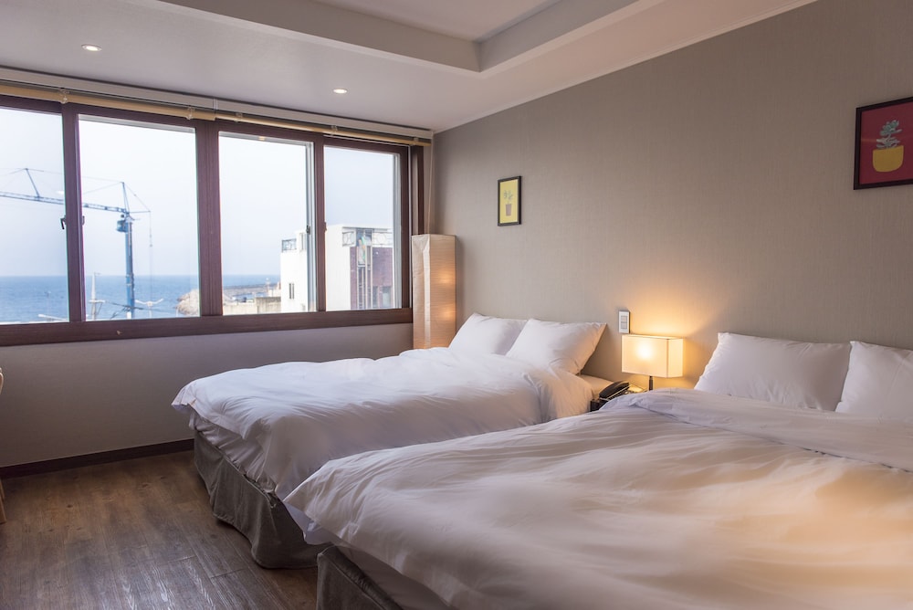 DELUXE, TWIN BEDS