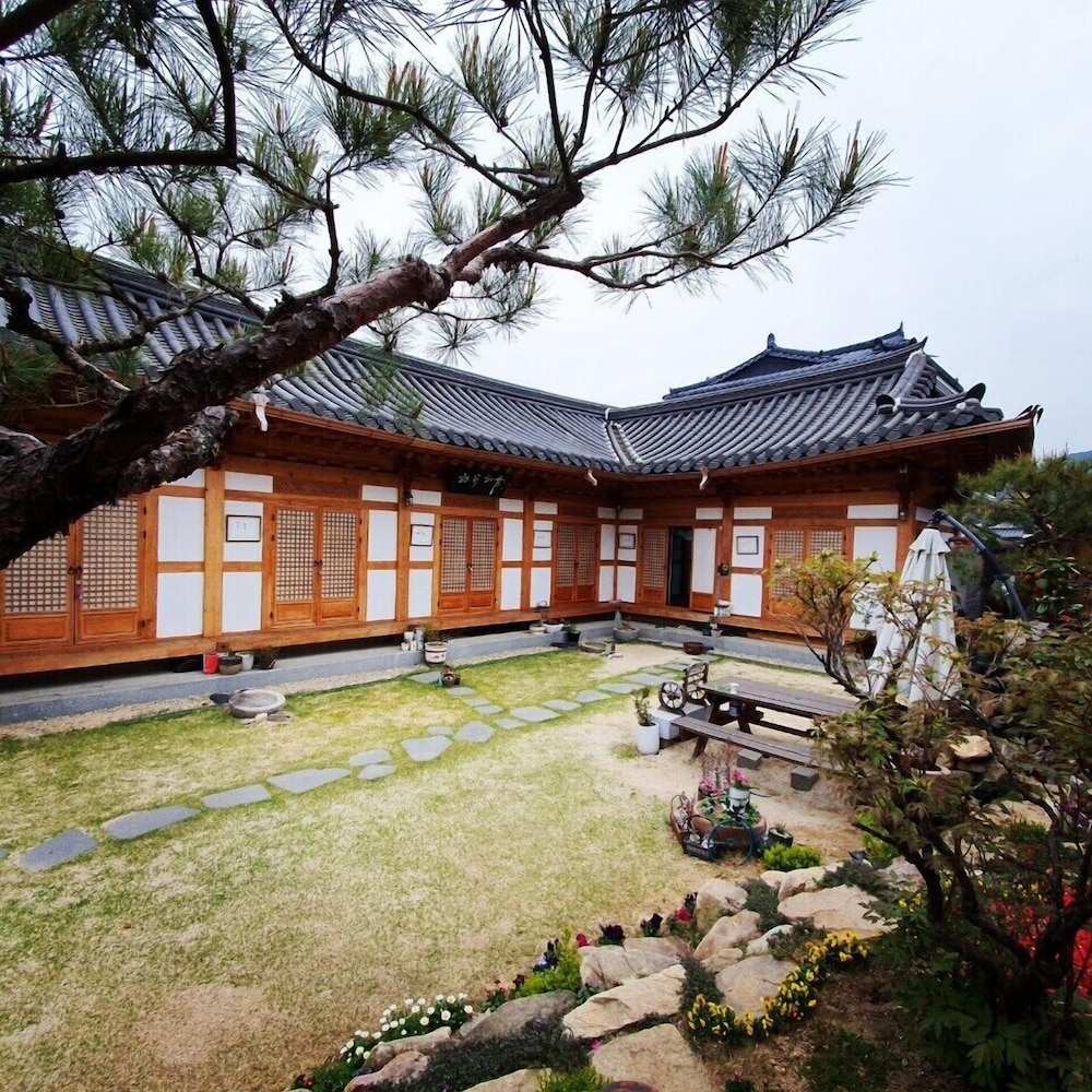 Hanok Hyeyum 47/50