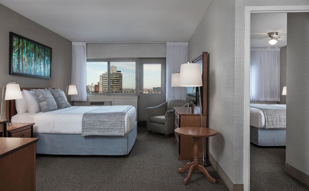 COMFORT, SUITE, 2 QUEEN BEDS