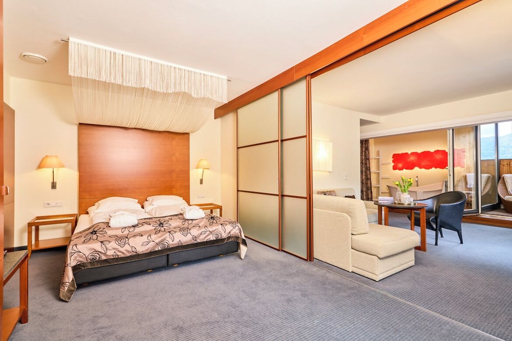 Junior Suite, Double Bed, City View, Balcony
