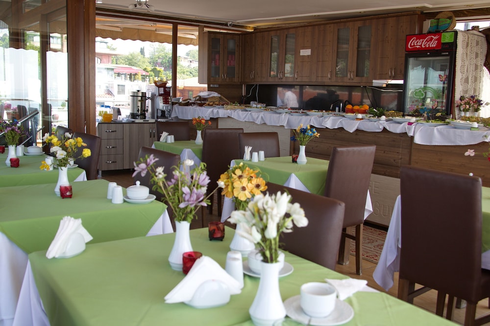 Blue Tuana Hotel 58/70