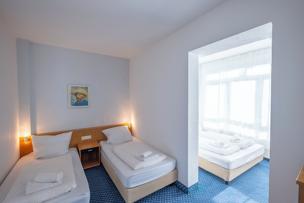 HOTEL VIKTORIA NEUSS 7/68