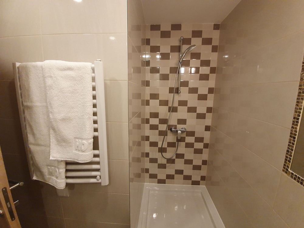 Premium Crown Suites 29/47