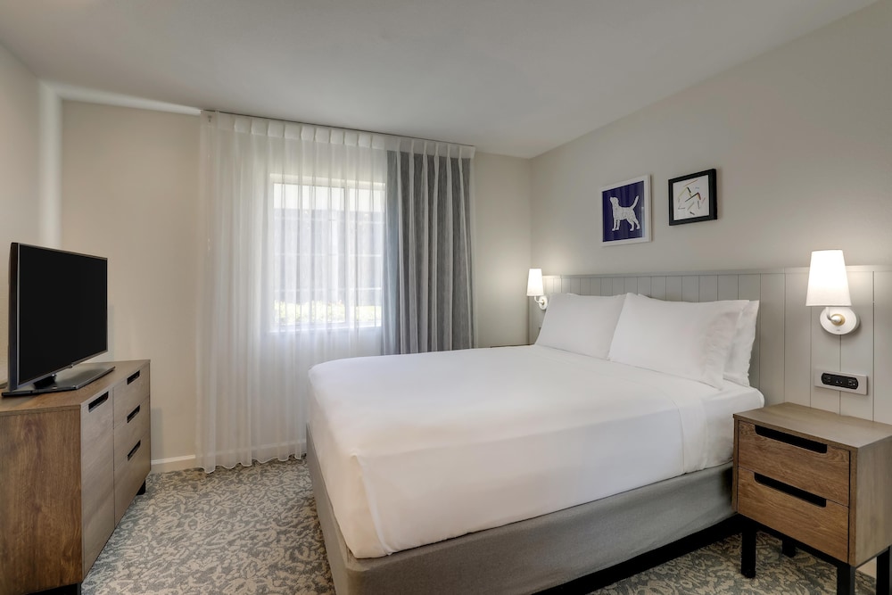 1 BEDROOM, SUITE, QUEEN BED, ACCESSIBLE