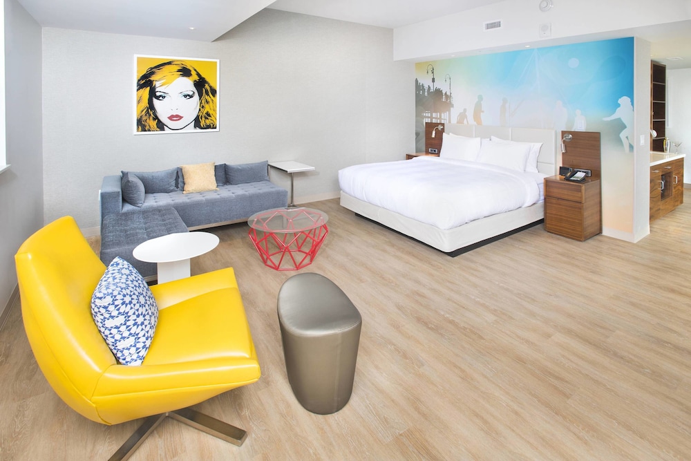 Courtyard by Marriott Santa Monica 33/59