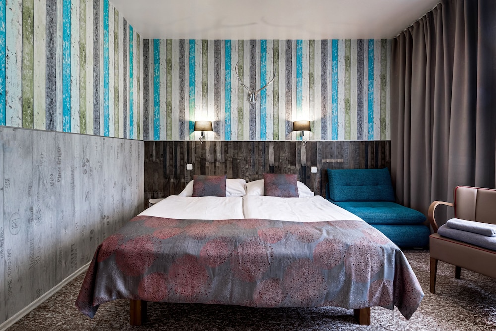 Royal Court Hotel 22/66