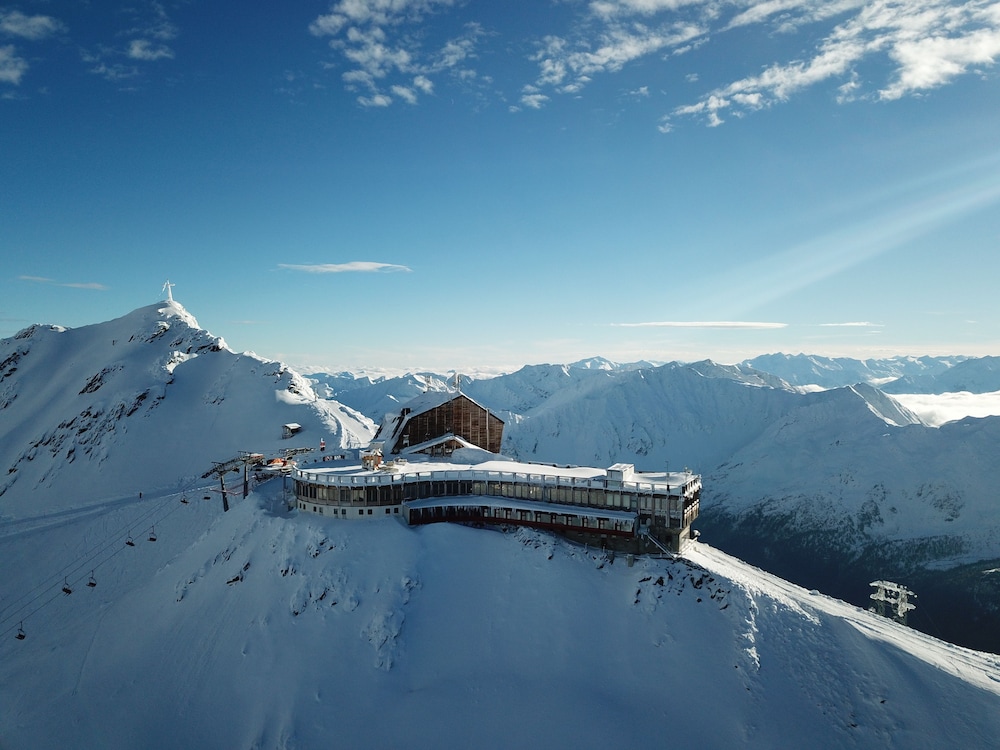 Glacier Hotel Grawand 20/62