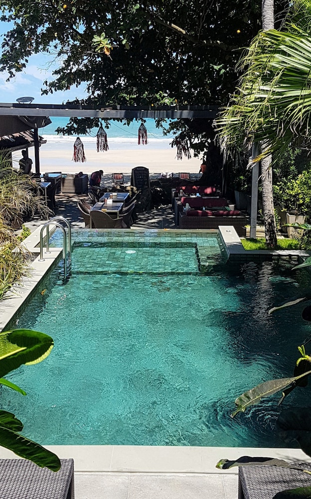 15 Palms Beach Resort 53/56