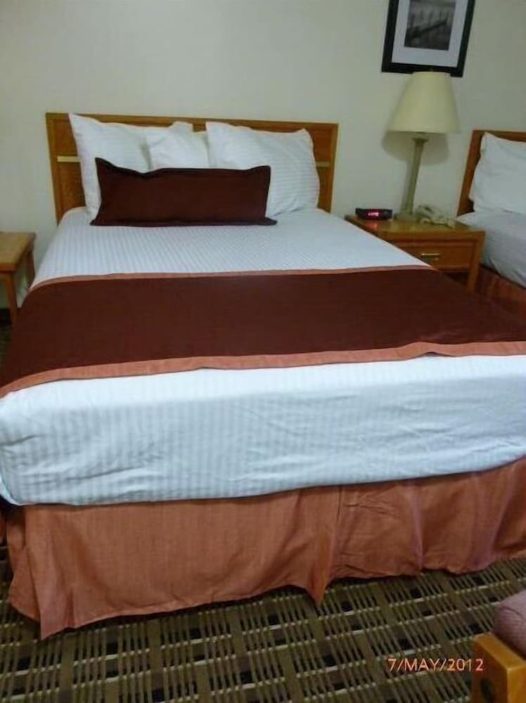 Ramada by Wyndham Medicine Hat 31/75