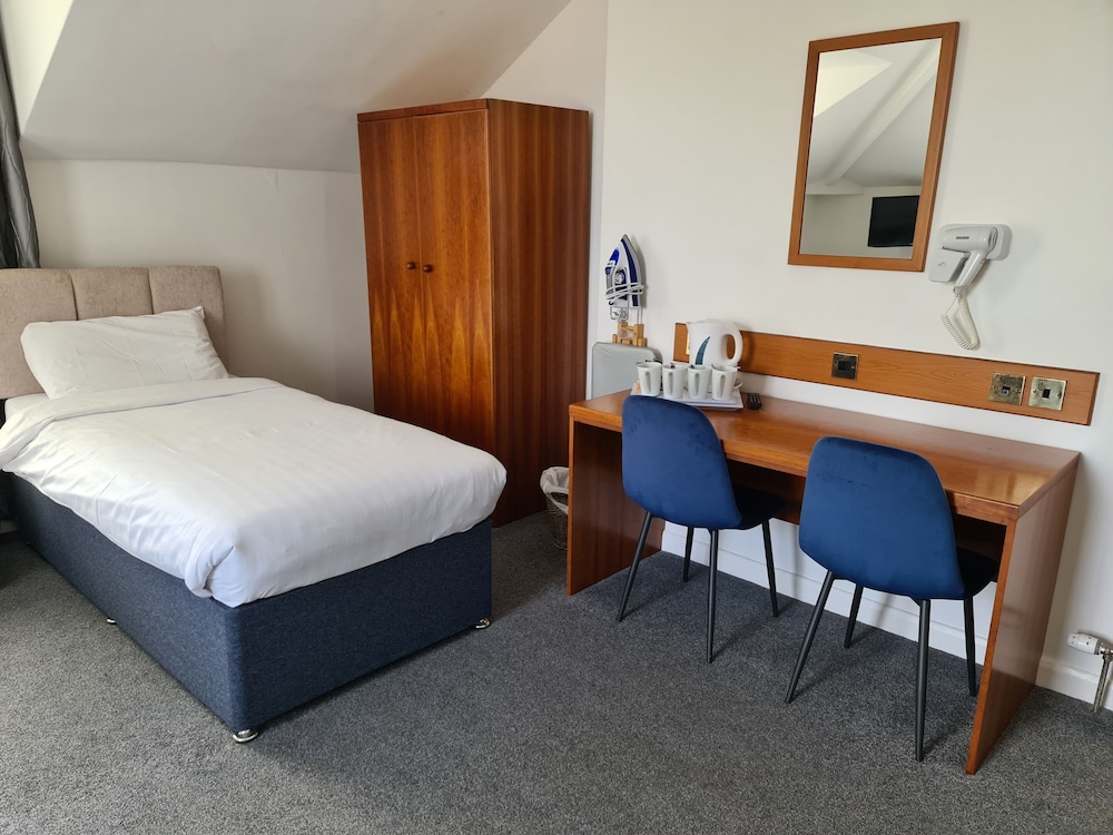 Chase Hotel 14/55