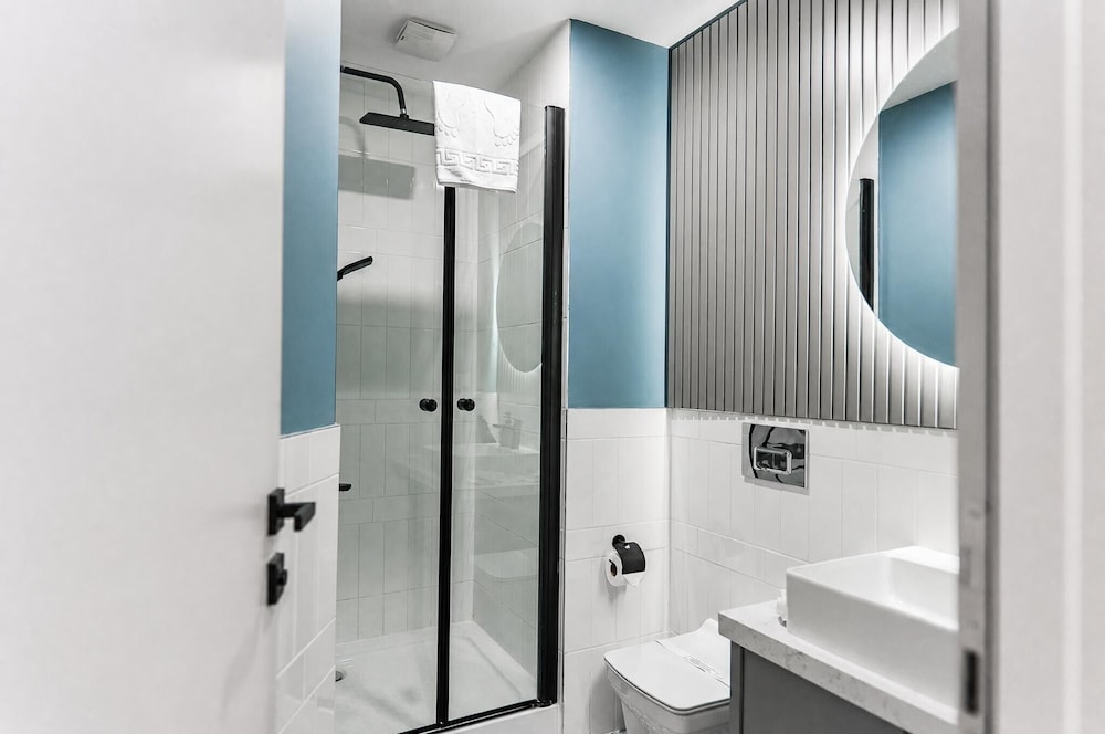 غرفة بريميوم بسرير كوين مع أريكة، Bird Nest Suites 8/10