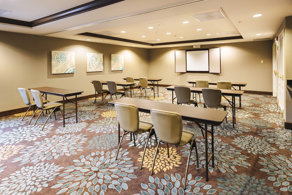 Staybridge Suites Toledo - Maumee 68/72