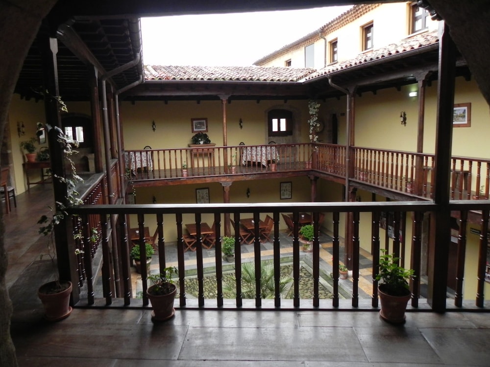 Hotel Castillo de Valdes Salas 1/26