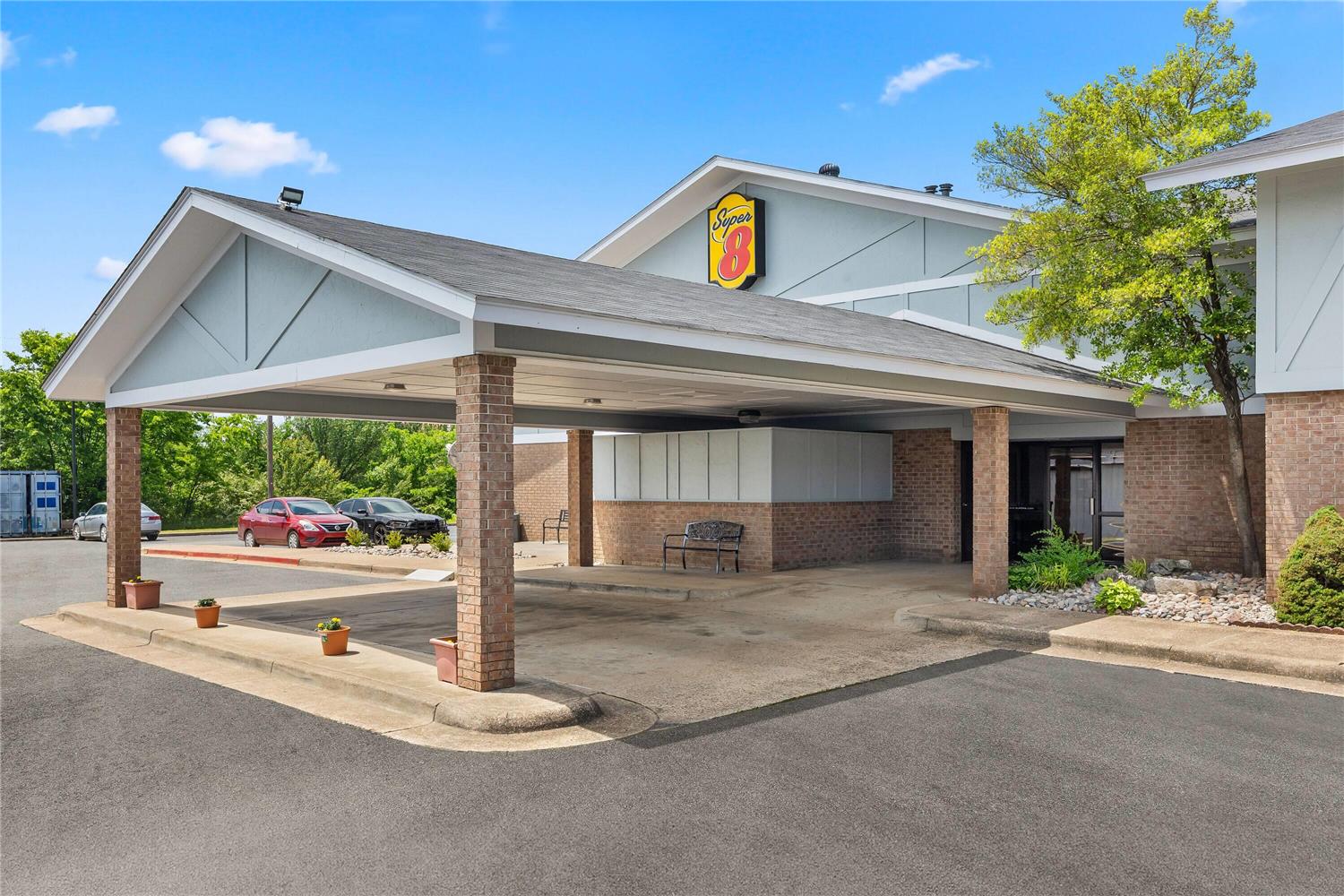 Super 8 by Wyndham Harrison AR 29/32