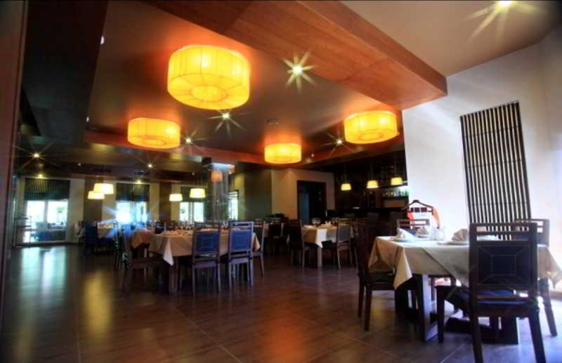 M GRAND HOTEL 13/15