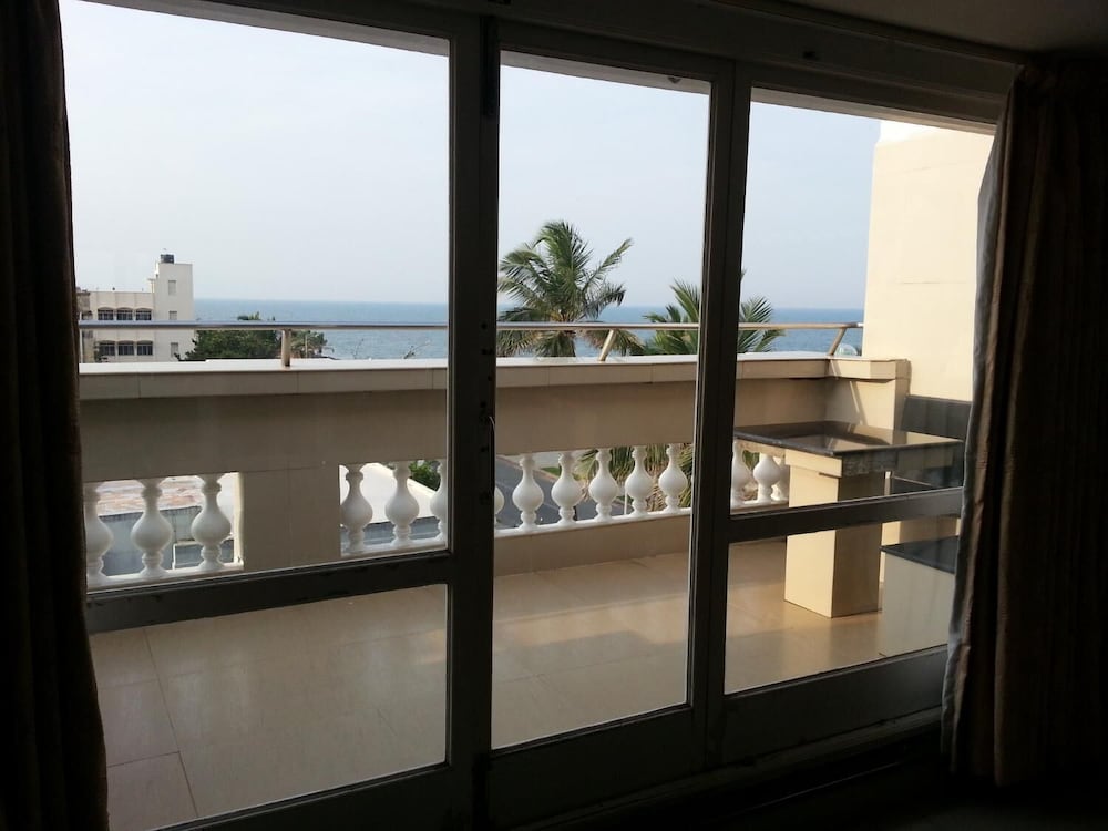Lotus Bay View Hotel 15/25