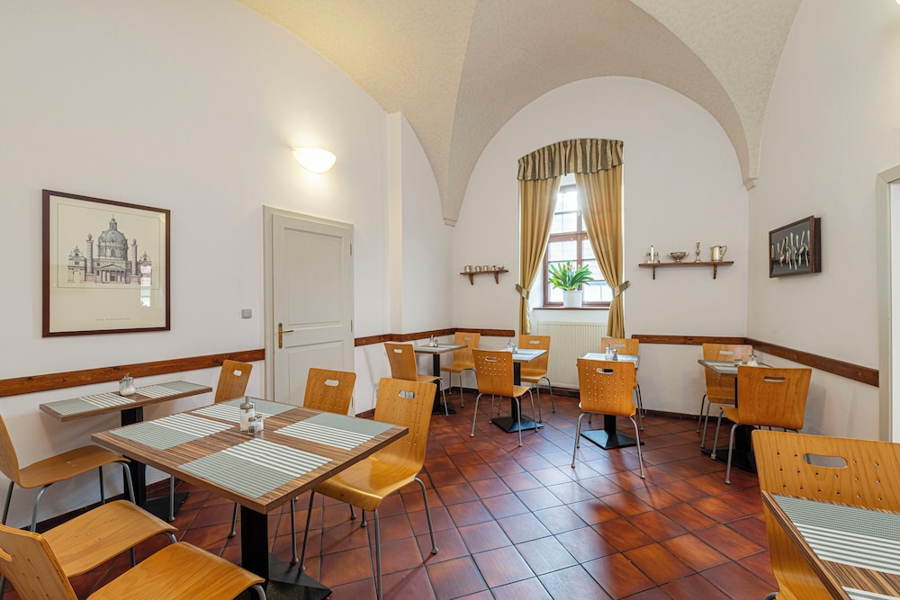 Hotel Adalbert 48/69