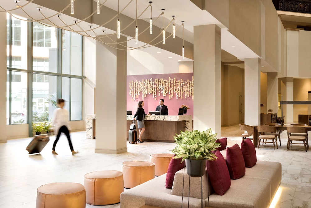 Embassy Suites By Hilton Phoenix Downtown North 7/70