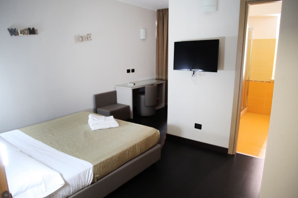Hotel Sogni D Oro Airport Formerly Hotel Morgan 8/47